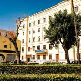 Situato in piazza Diaz, nel quartiere Madonnella, il Vivante venne fondato nel 1886. Nel 1930 l�edificio che lo ospitava fu ristrutturato dall�architetto Pietro Favia